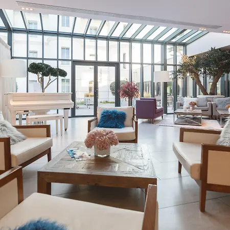 Отель Chateau Des Tourelles - Relais Thalasso & 4*